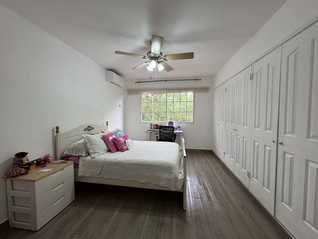Bedroom with large closets, window and workspace in Costa del Este house