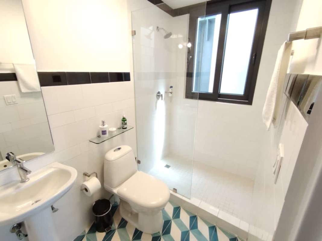 Integrated kitchen with breakfast bar, split AC, stylish décor inside studio PH La Manzana Casco Antiguo Panama