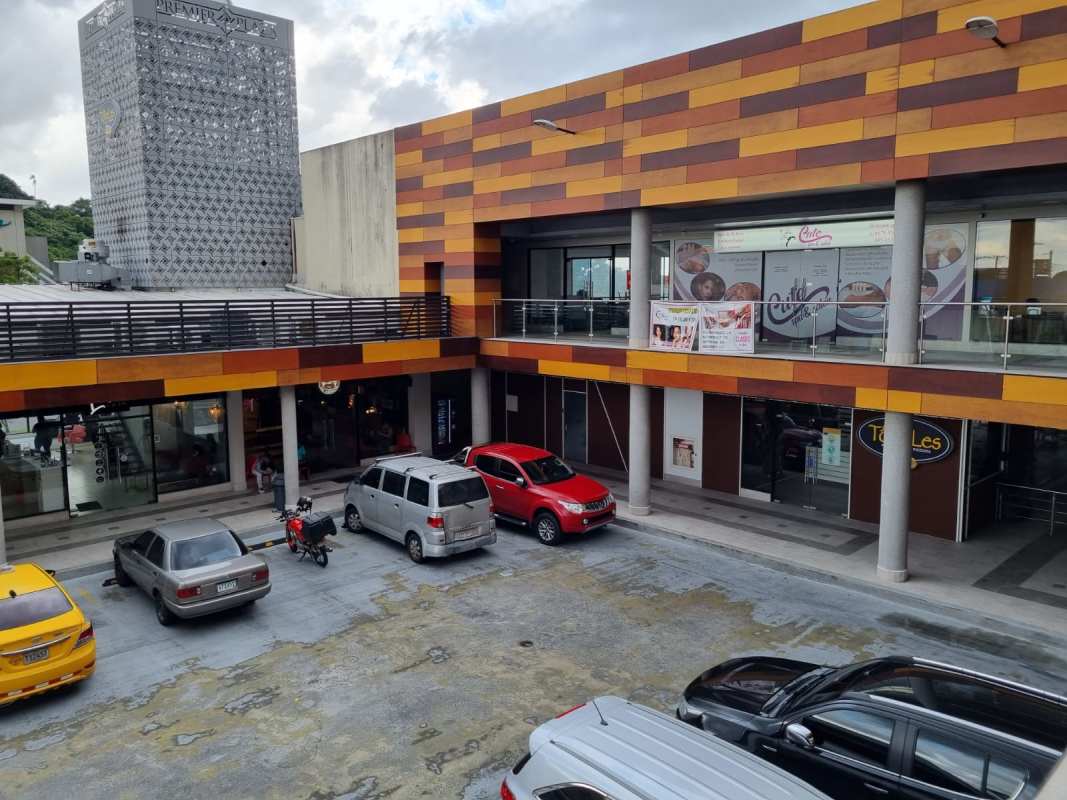 Covered glass-railing walkway outside stores in Premier Plaza Brisas del Golf Panama