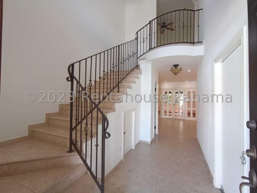 Spacious kitchen with granite countertops, cream cabinets, stove in Palmeras del Este Panama