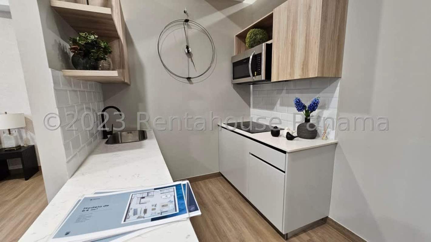 Infinity pool rooftop terrace jacuzzi solarium at Seaside House Bella Vista Panama