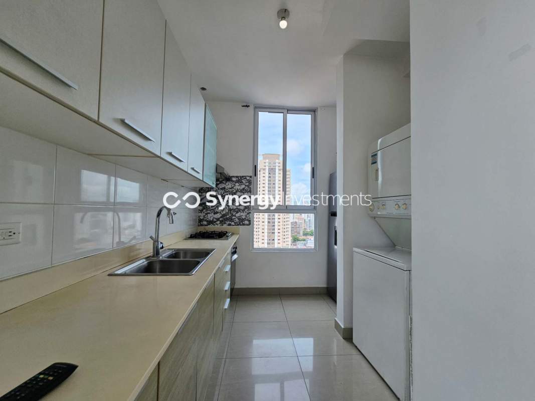 Rooftop swimming pool with panoramic skyline views El Carmen Plaza Panama