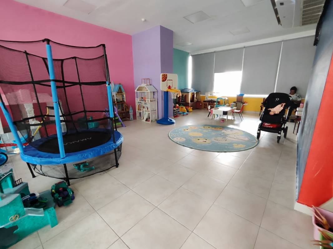 Infinity edge pool with panoramic skyline views at PH Costa View Tower Costa del Este