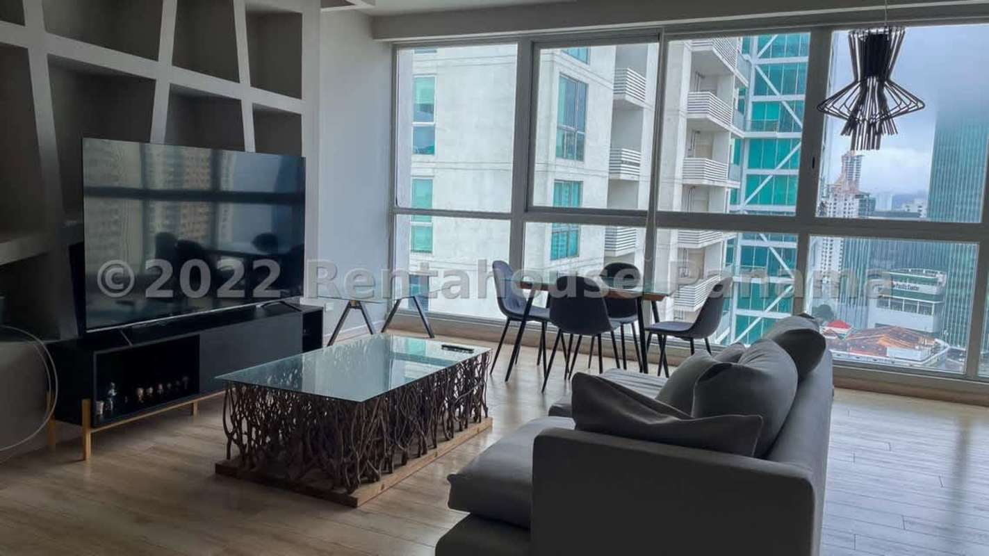 Open plan kitchen with ceramic floor in PH The Ocean Club Punta Pacifica Panama