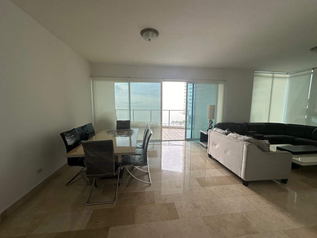Elegant bathroom with tub, shower, double vanity in PH Ocean Club Punta Pacifica