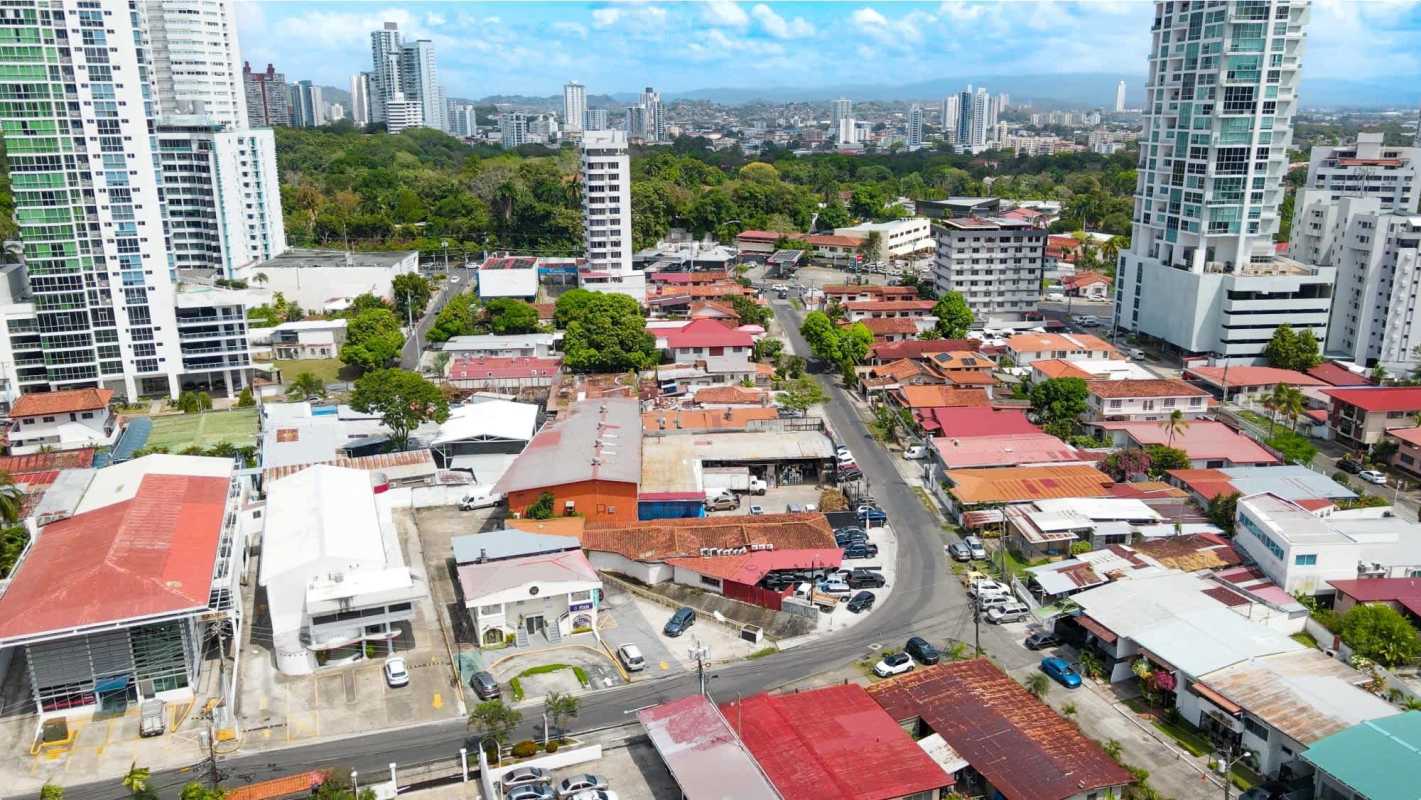 Glass-partitioned private offices inside commercial building for sale in San Francisco Panama City