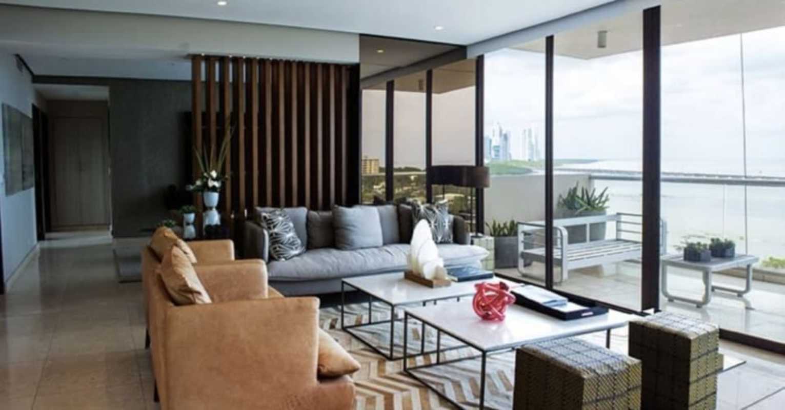 Elegant master bedroom with large windows and ocean views in PH Dal Mare Coco del Mar Panama