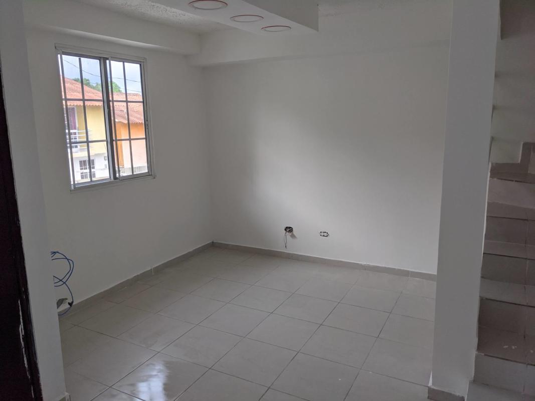 Bedroom space with closet and window PH Villas del Naranjal Pedregal Panama