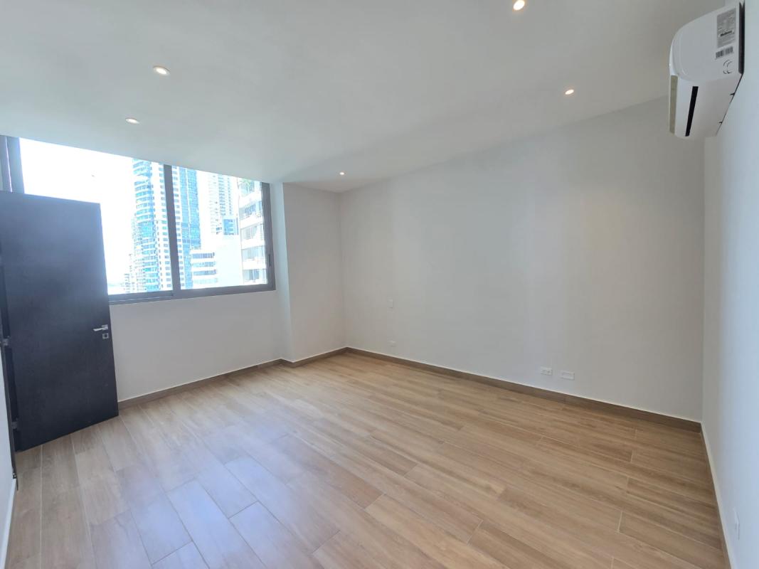 Bright bedroom with city view, air conditioning, wood floors in Sea Point Punta Paitilla