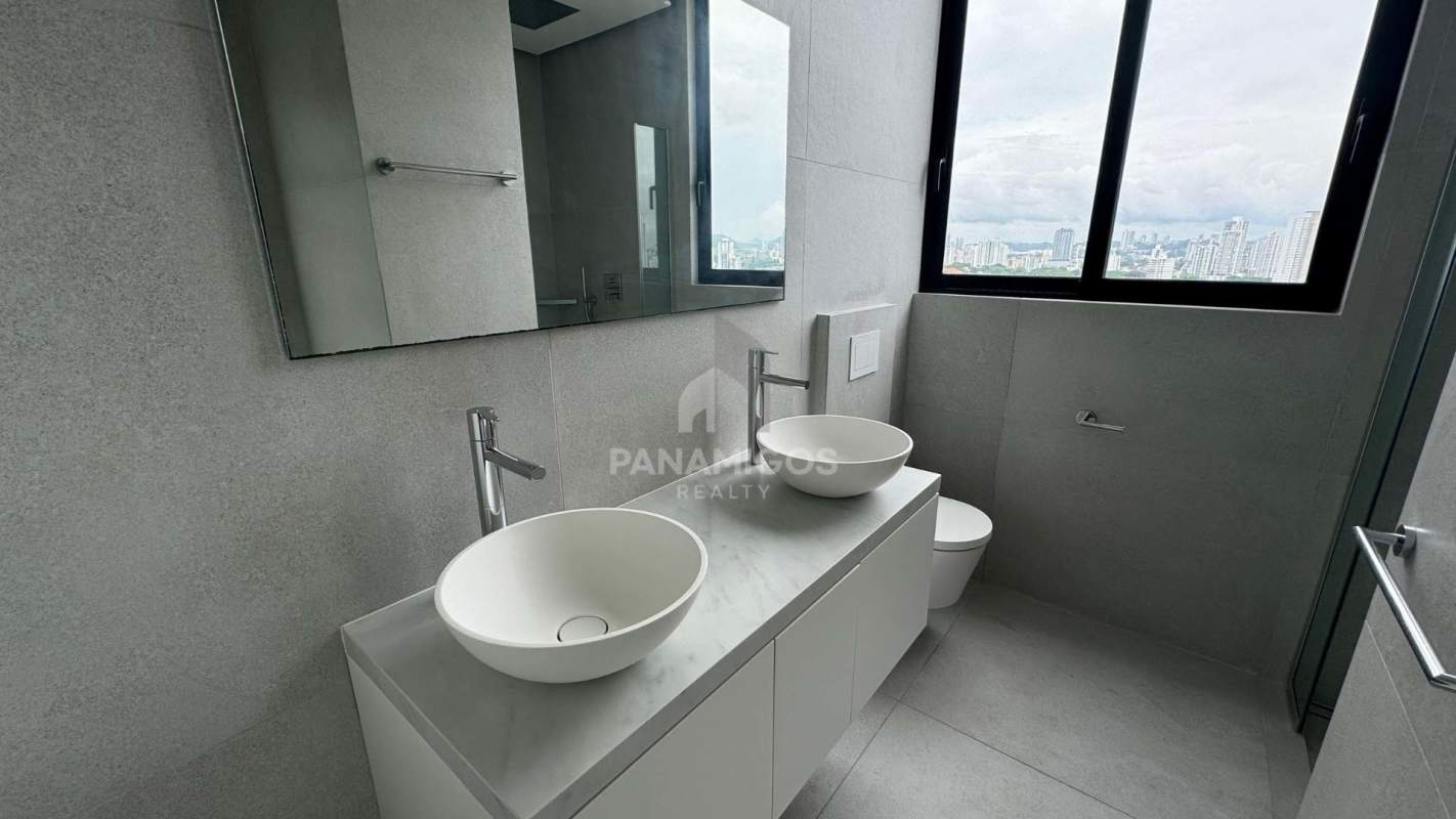 Luxury rooftop infinity pool with stunning ocean and city skyline views PH Victory Wellness Coco del Mar Panama