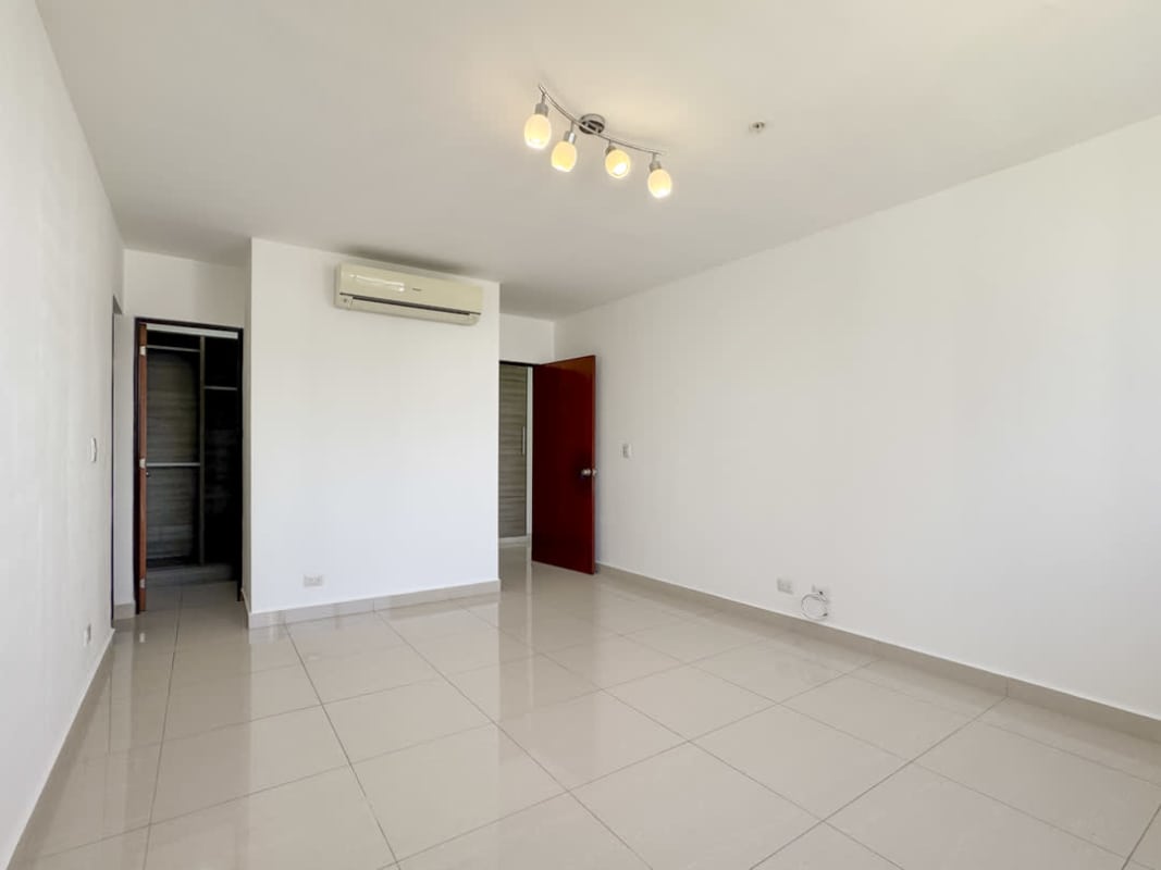 Modern guest bathroom with fine finishes PH Brisa Marina Costa del Este Panama