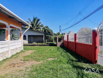 Covered outdoor terrace overlooking nature in house for sale Dolega Chiriquí Panama