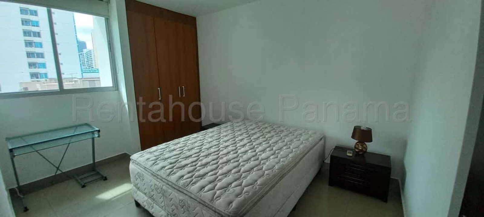 Second bedroom with furniture, built-in closet and city view at PH Pacific Sea Punta Pacifica Panama