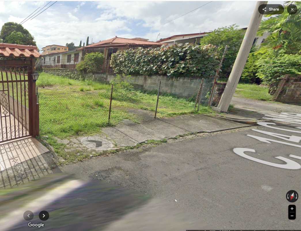 Fenced corner lot for sale in Betania Panama City prime residential area
