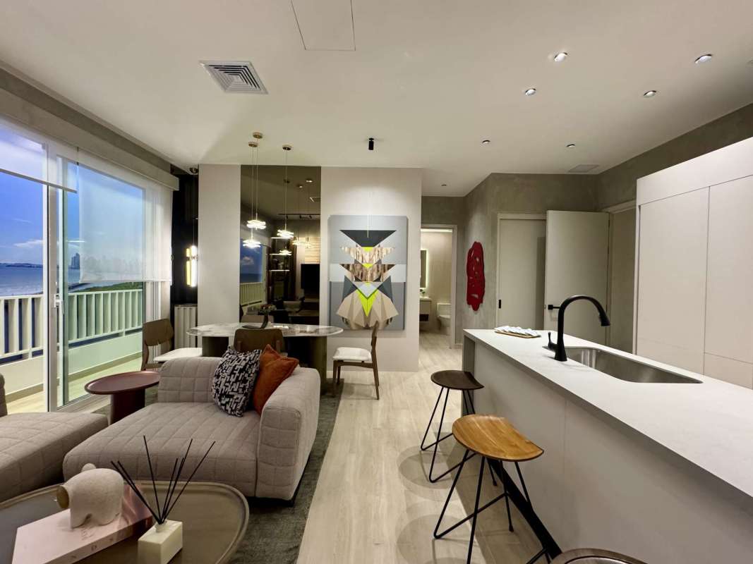 Contemporary integrated kitchen with marble floors in PH Ipanema Costa del Este Panama