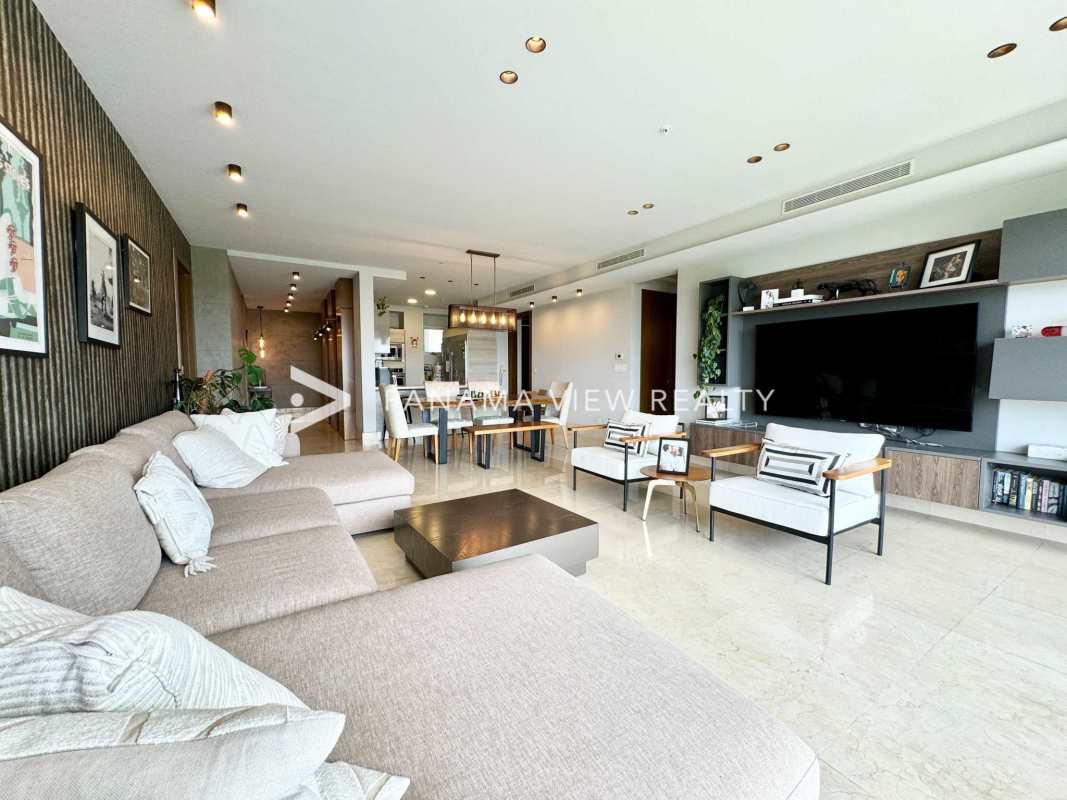 Spacious luxury master bedroom with en-suite marble bathroom and golf views in The Reserve Santa María Panama