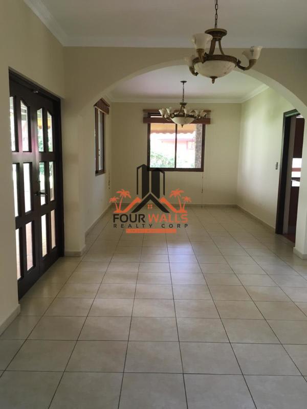 Open spacious living dining tiled floors natural light PH Camino de Cruces Clayton Panama
