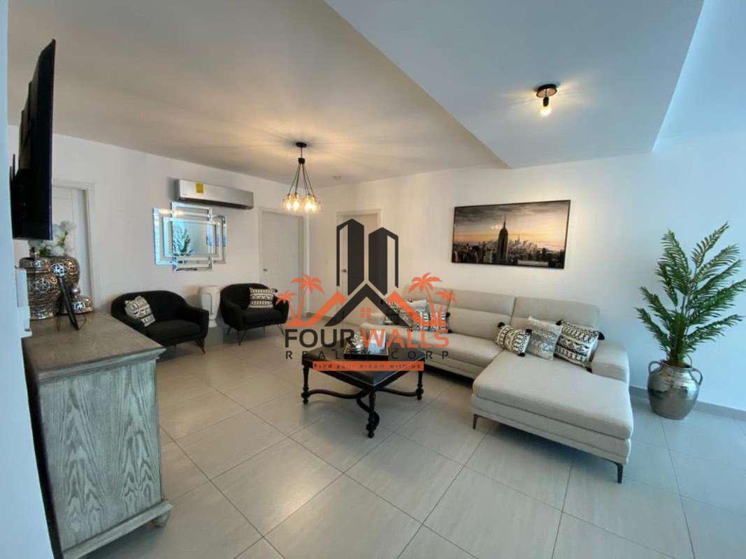 Infinity rooftop pool overlooking Panama City skyline in PH La Mare Coco del Mar