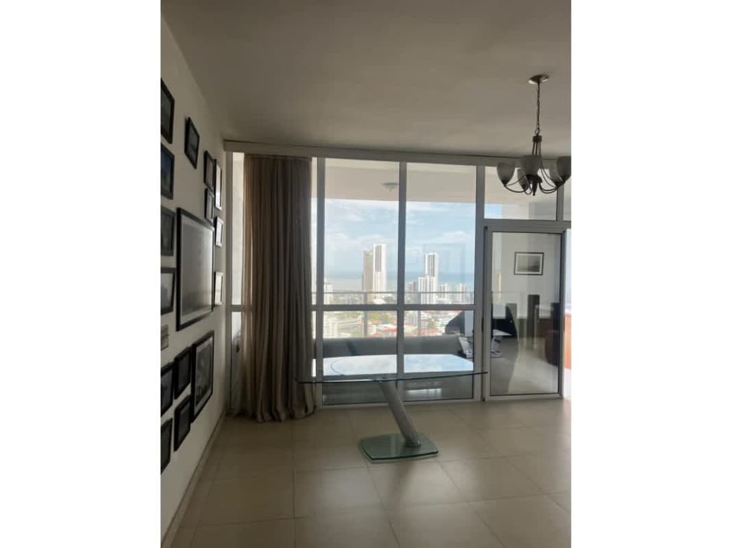 Open kitchen with granite countertop in PH Quadrat, San Francisco, Panama