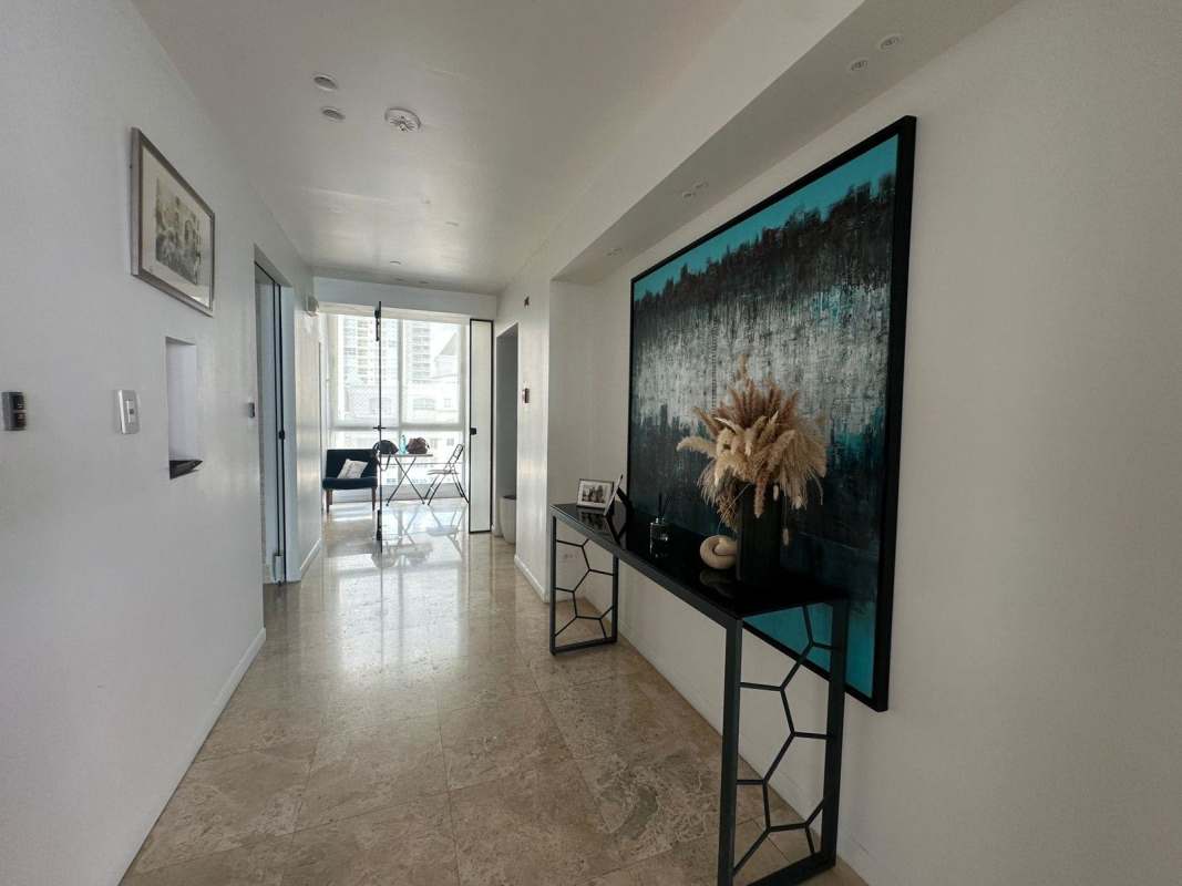 Master bedroom with panoramic bay views and elegant furnishings PH Venetian Tower Coco del Mar Panama City