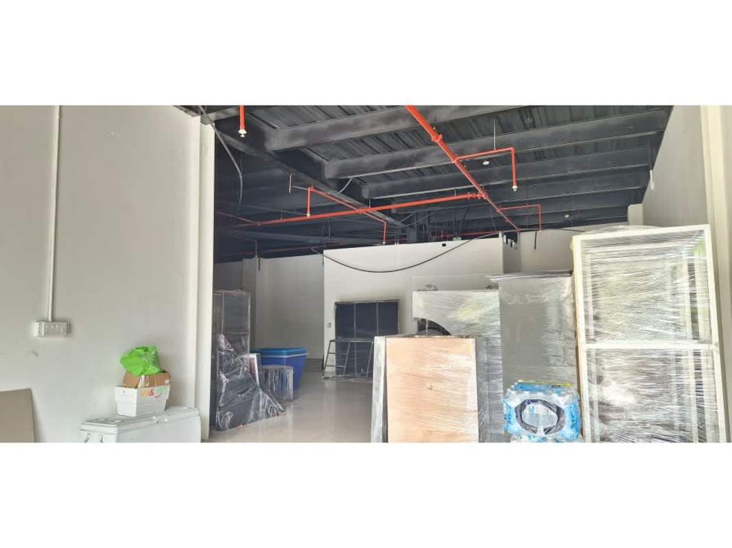 Commercial storefront space with tile floor and glass entry on busy Via Argentina in El Cangrejo Panama