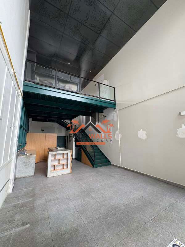Terrace patio with ceiling fans, glass canopy and dining tables in PH Pacific Point Plaza Punta Pacífica Panama