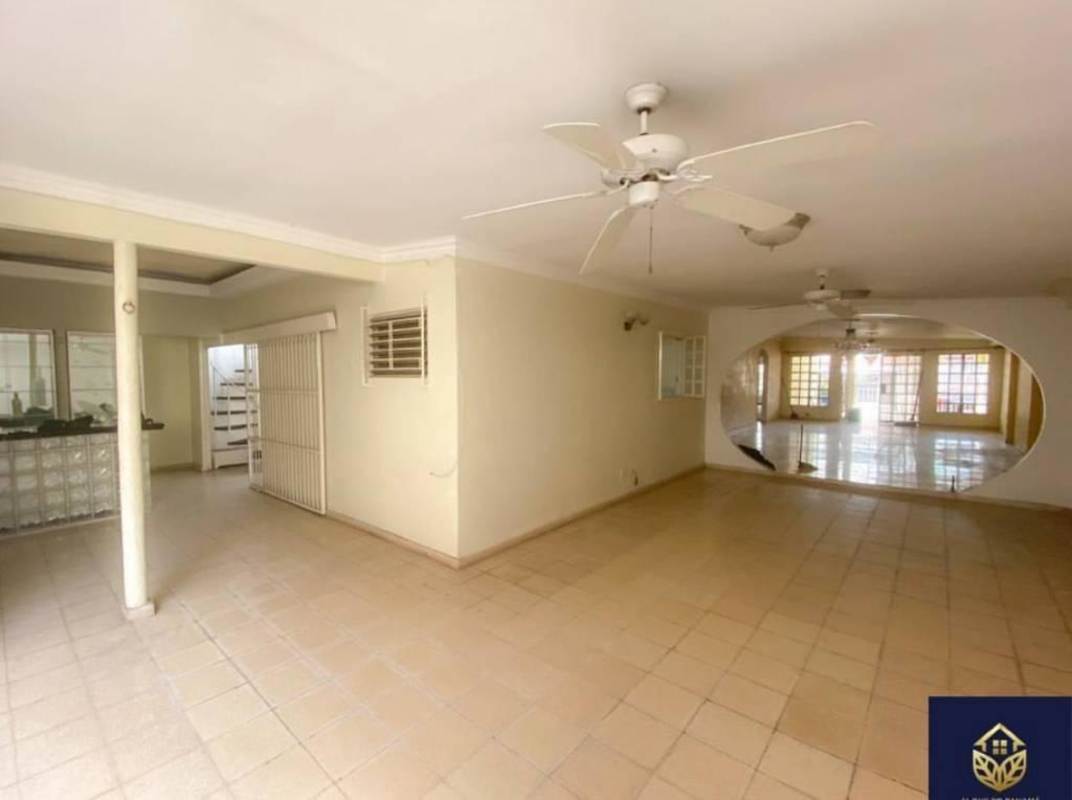 Large living room with tiled floors, ceiling fans and open plan in rental house El Dorado Panama