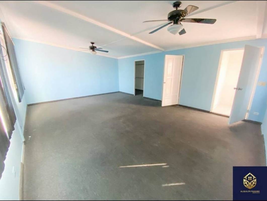 Spacious master suite with large windows, jacuzzi bathtub, walk-in closet rental El Dorado Panama