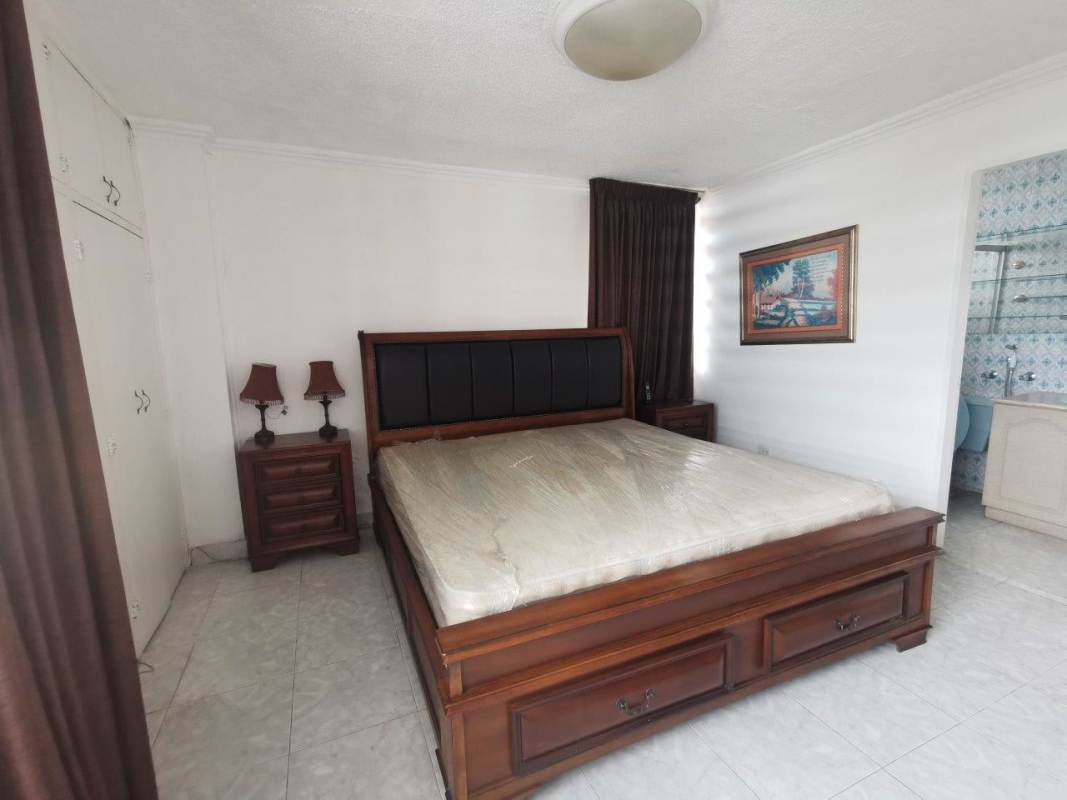 Spacious master bedroom with closet, tile floors, panoramic city view in PH Fuente de los Cibeles Panama