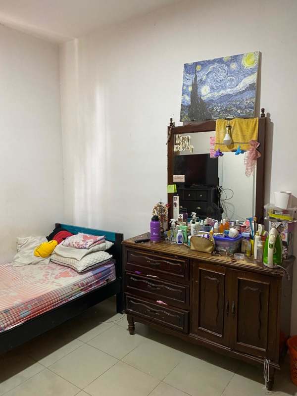 Bedroom furnished with bed and dresser with mirror in PH Miraflores Betania