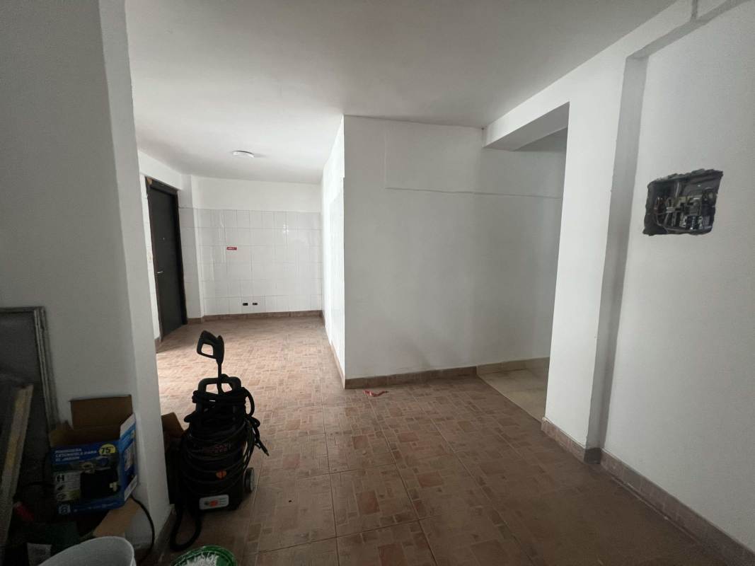 Spacious storage area with tiles and freight access inside Betania commercial building