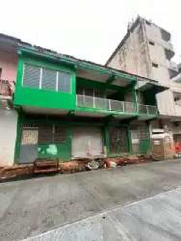 Small bathroom with vintage brown tiles, wall-hung sink and shower area in Santa Ana building Panama