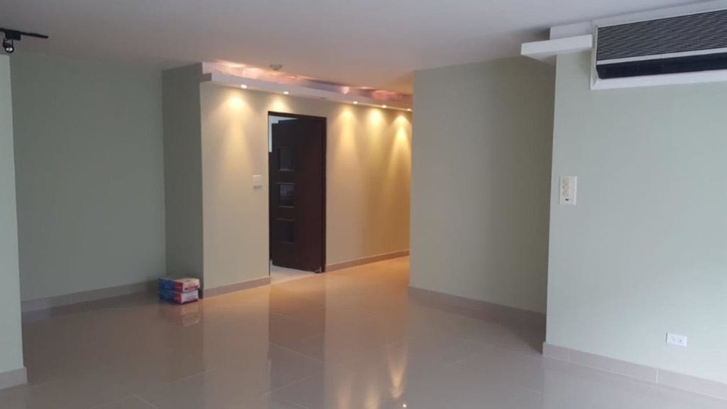 Unfurnished living room with AC, recessed lights, glossy tile in PH Royal Park Panama