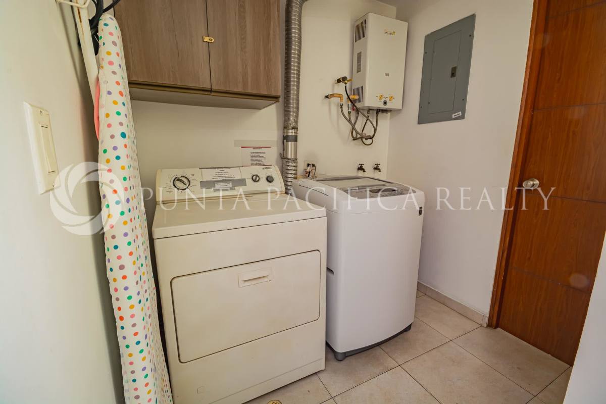 Spacious living dining room with Pacific Ocean and city skyline views at Terrawind Tower Panama