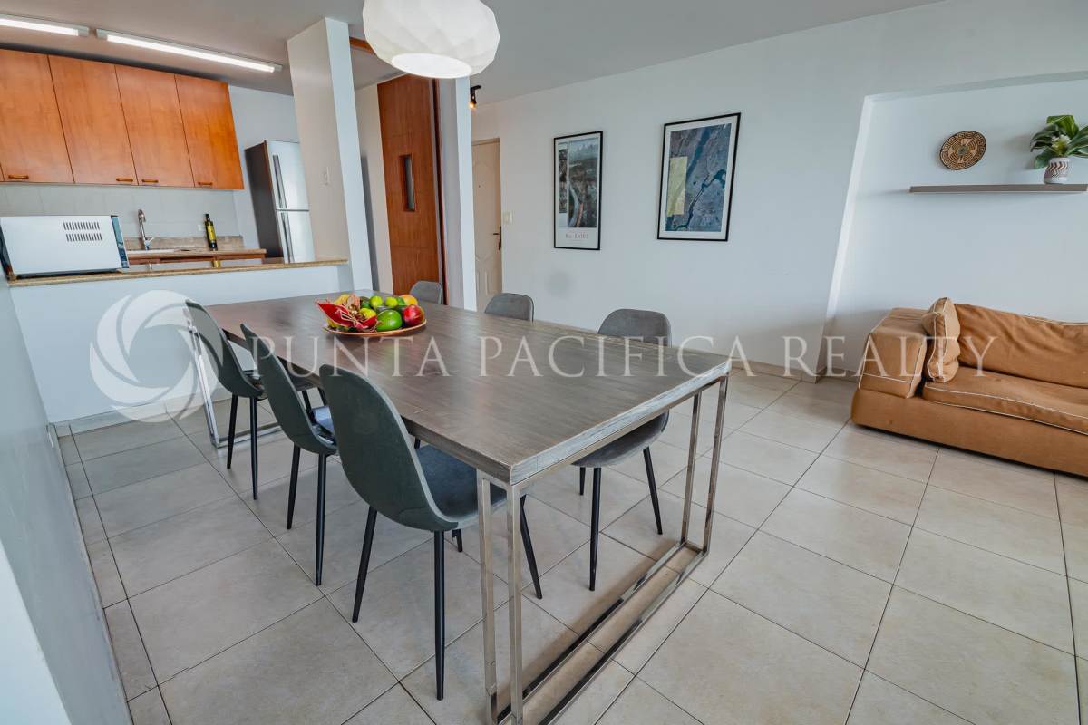 Bright master bedroom with ocean views and en suite bath PH Terrawind Tower Coco del Mar Panama City