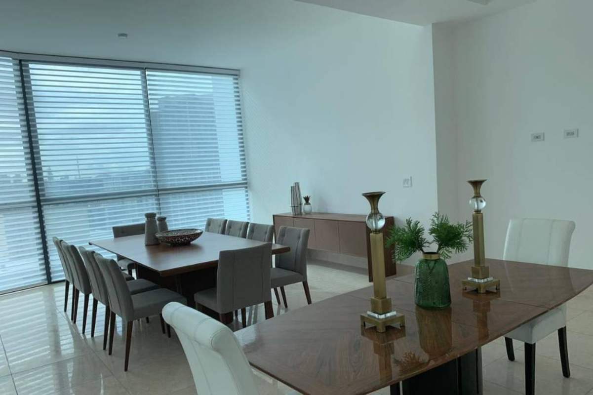 Bedroom with ensuite bathroom, walk-in closet, ocean view at PH Platinum Tower Punta Paitilla Panama