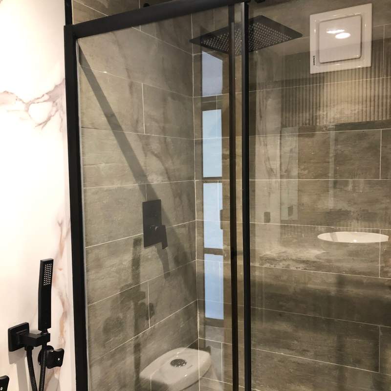 Bedroom with laminate floors, large closet and window with view PH Ipanema Punta Paitilla