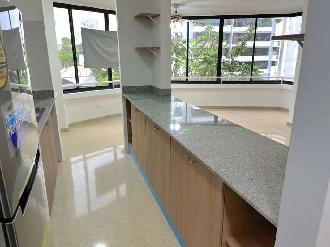 Living room with access to balcony and panoramic windows Punta Paitilla