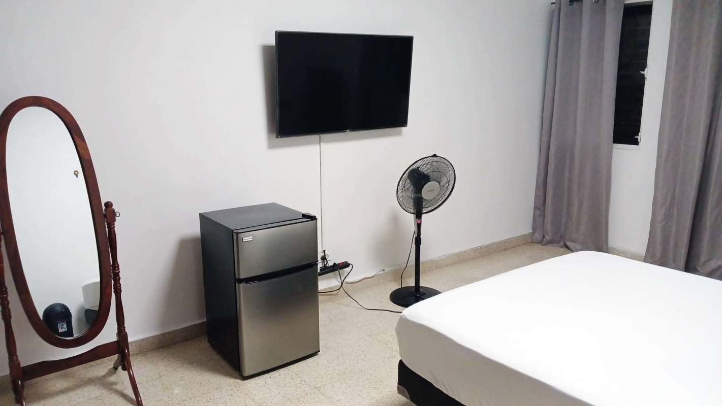 Simple bedroom furnished with Wi-Fi, TV, mini fridge for rent in Chanis Panama