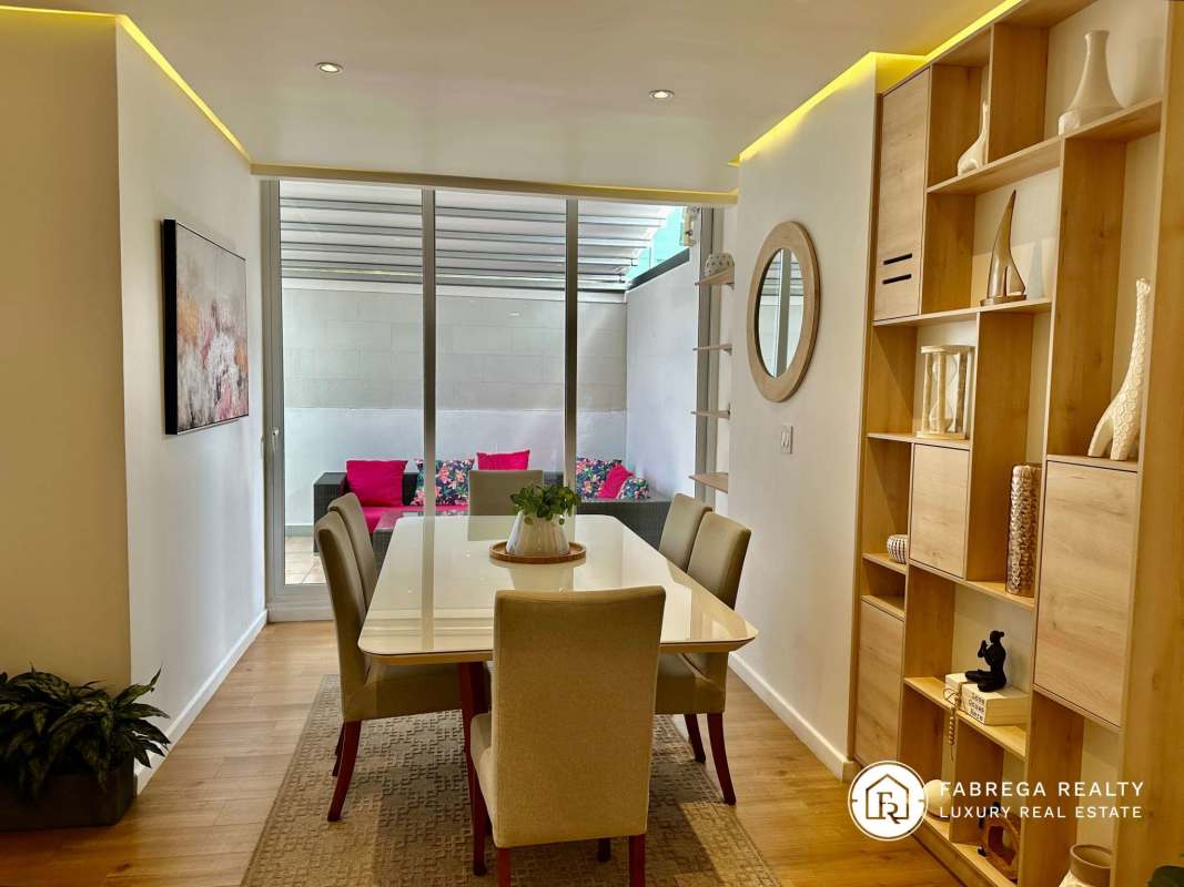Kitchen in PH Window Tower with granite countertops and modern cabinetry in Coco del Mar Panama