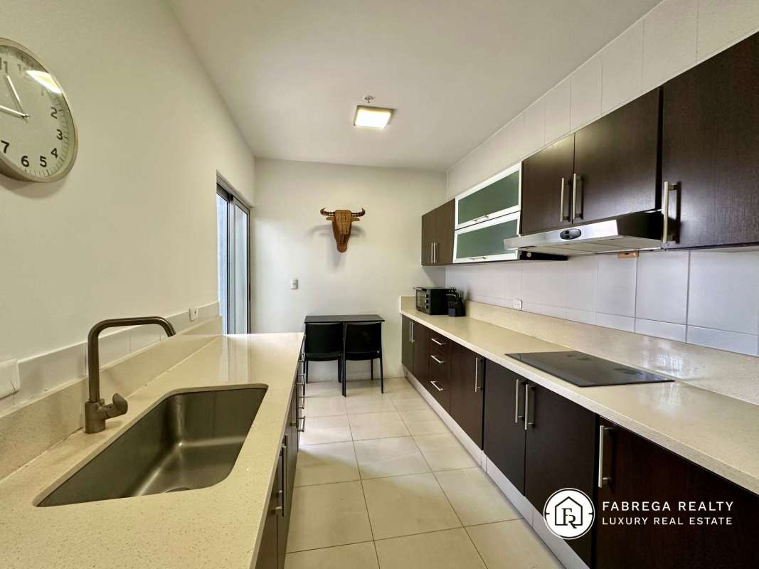 Second bedroom with built-in closet and ensuite bathroom PH Window Tower Coco del Mar Panama City