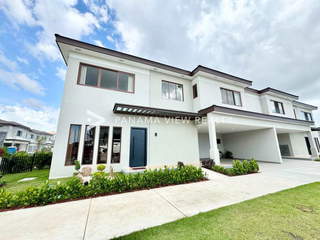 House for Sale in Costa del Este - 4 bedrooms