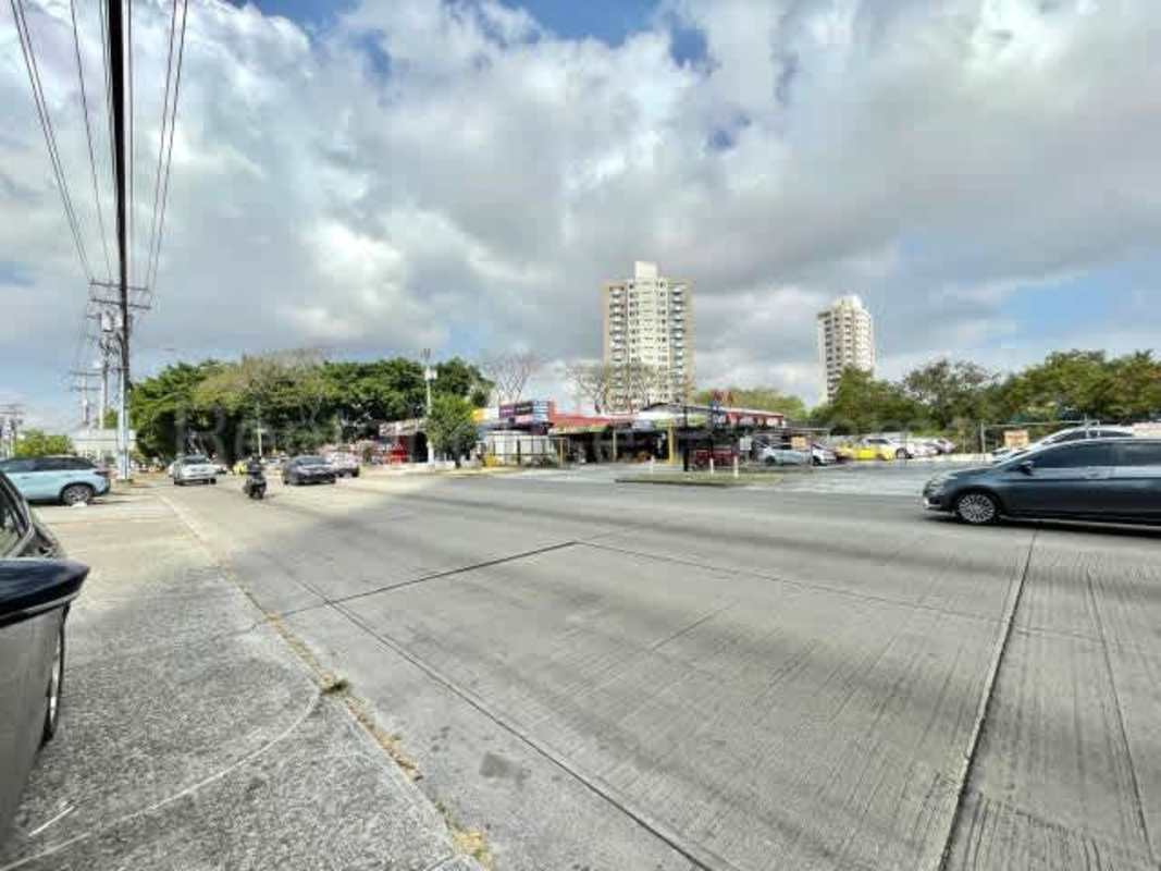 Warehouse area with rolling metal gates and loading space in Costa del Este Panama