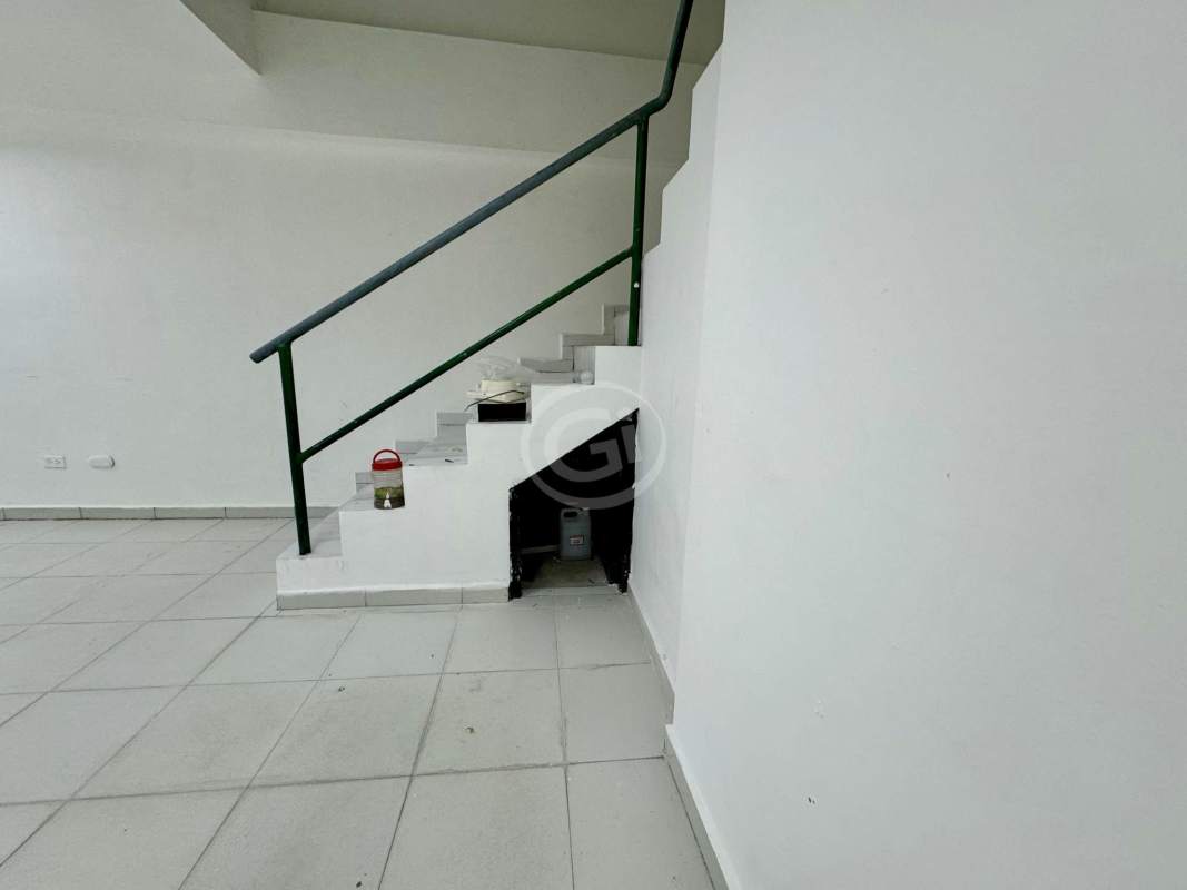 Open ground floor commercial unit in El Cangrejo Panama City with tile floor and ample lighting