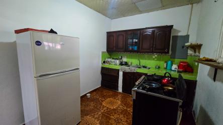 Kitchen with cabinets green backsplash stove fridge Cambutal Panama