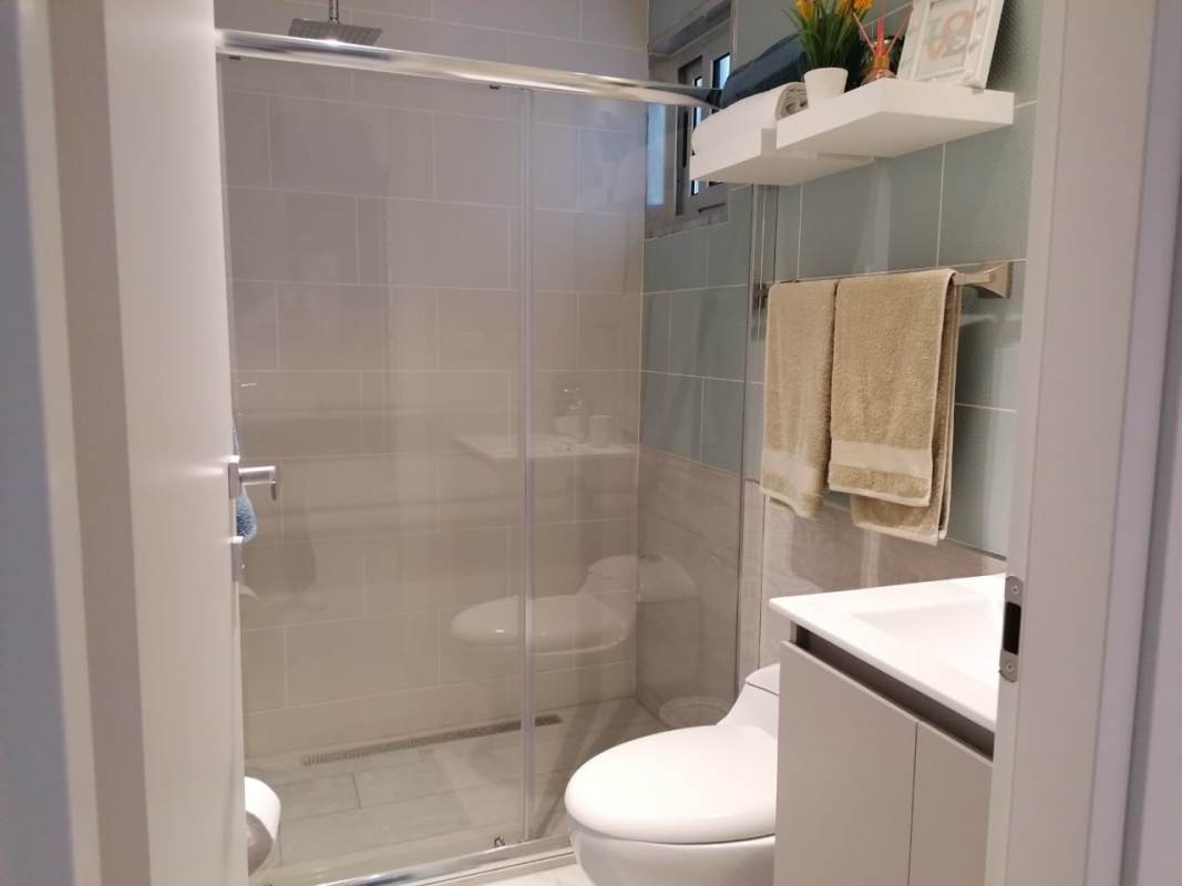 Modern bathroom with vanity sink and glass shower in PH Demetra Parque Lefevre