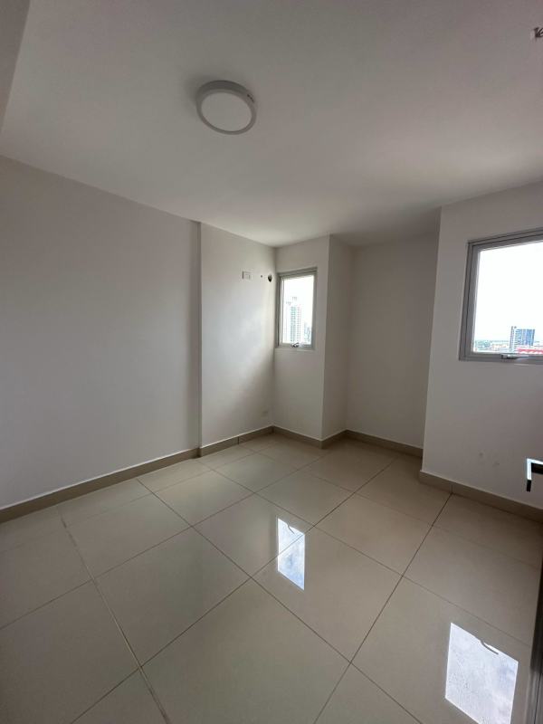 Rooftop swimming pool with panoramic city views at PH Vicky Village El Carmen Panama City