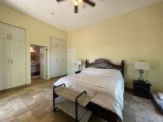 Master bedroom with king bed, terrace access, AC, TV, river view Penonomé