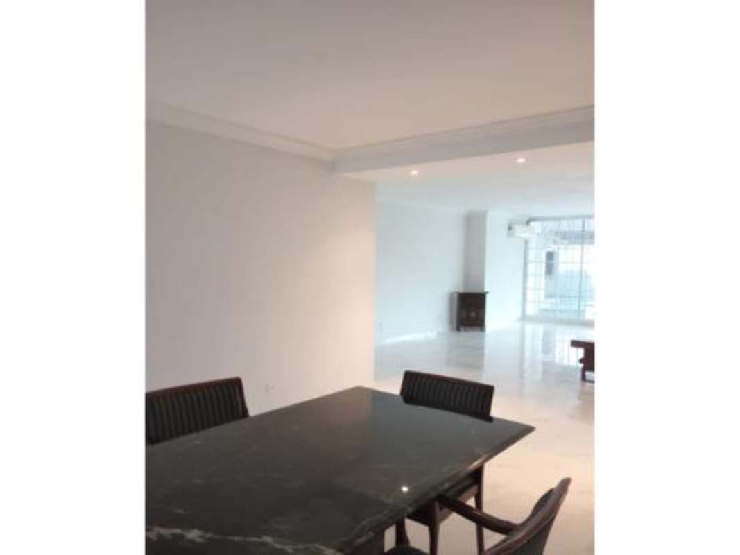 Expansive enclosed terrace with city views apartment for sale in PH Tamanaco Punta Paitilla