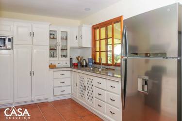 Beautiful private pool next to lush gardens and mountain views Boquete Panama